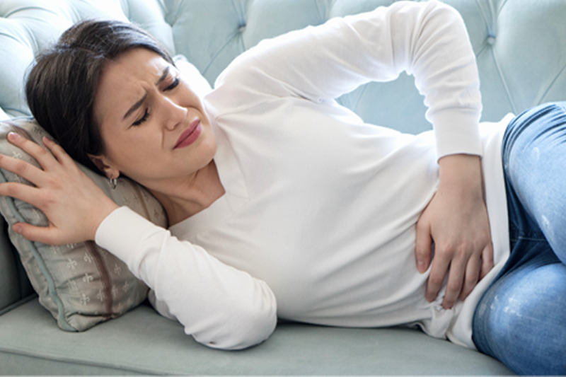 donna con Sindrome intestino irritabile